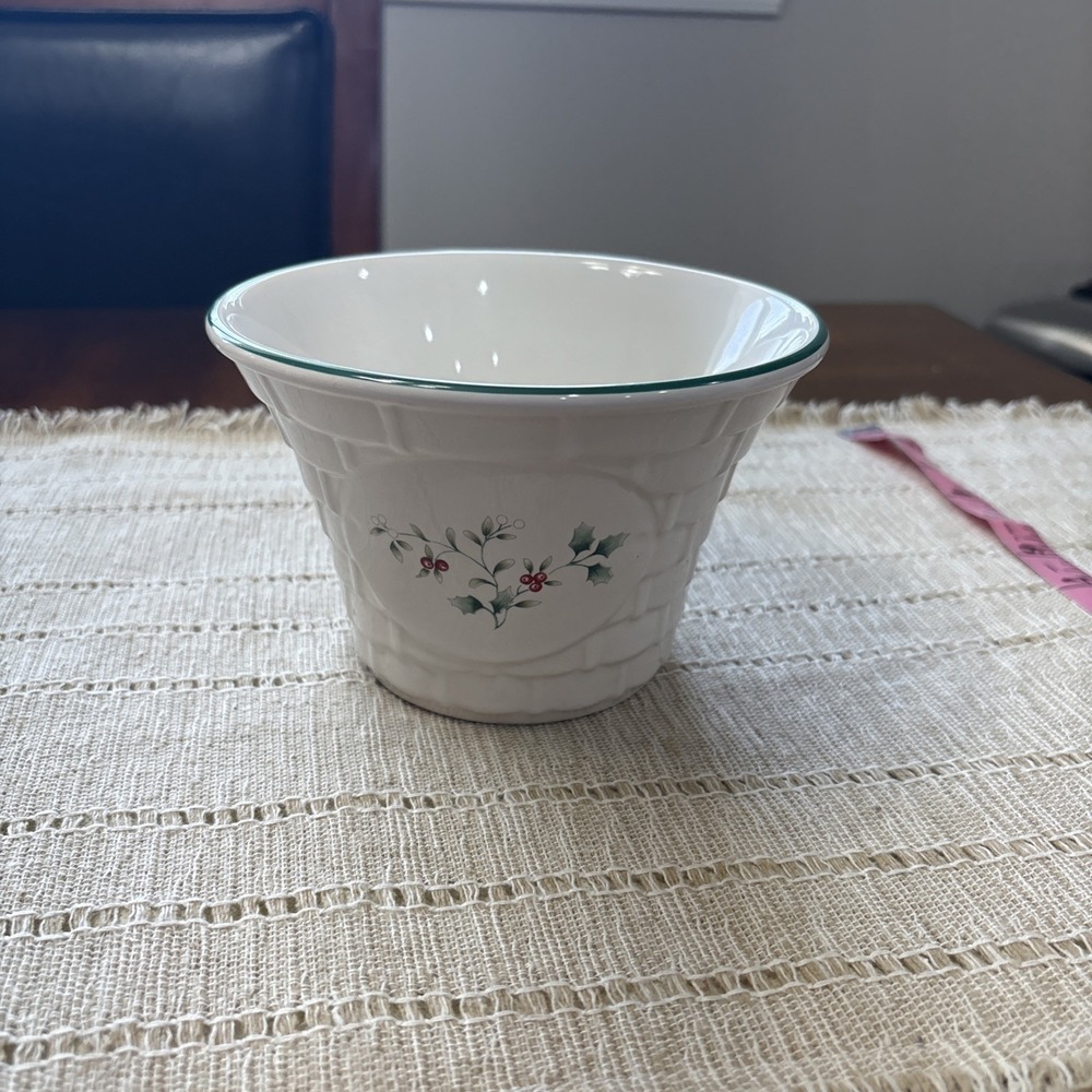 Pfaltzgraff Winterberry Stoneware Basket Planter Small 4"x6.25" No Handle‎